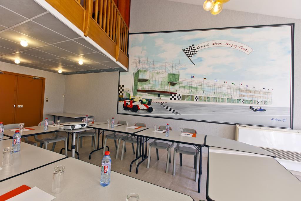 Cit'Hotel Du Circuit Magny-Cours Exterior foto