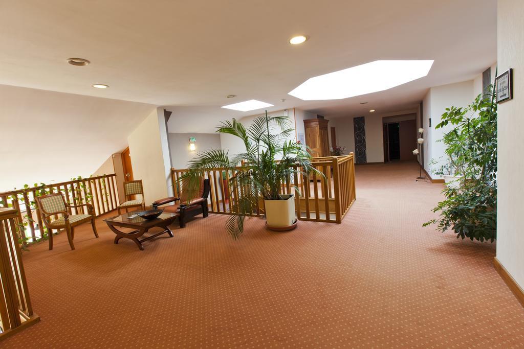Cit'Hotel Du Circuit Magny-Cours Exterior foto