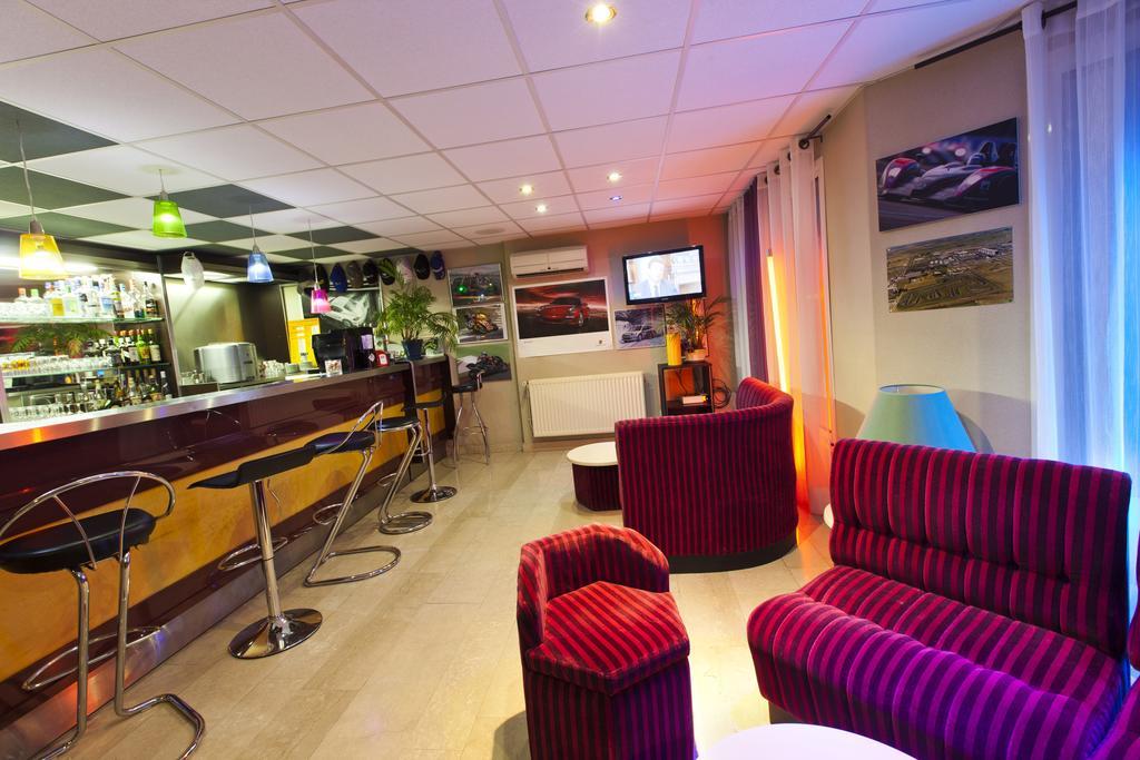 Cit'Hotel Du Circuit Magny-Cours Exterior foto